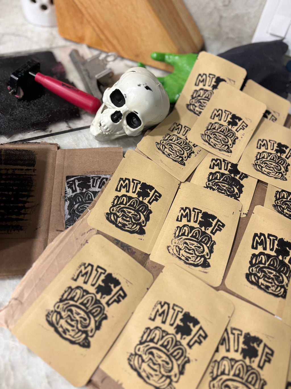 SPECIAL Meet the SCARY Frogs pack